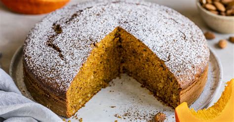Mit kürbis kann man nicht nur lecker kochen, sondern auch feine kuchen backen. Kürbiskuchen - saftig lecker & einfach vorbereitet | Die ...