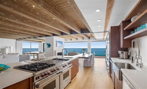 Matthew Perry Lists Malibu Beach House For US 15 Million Boss Hunting