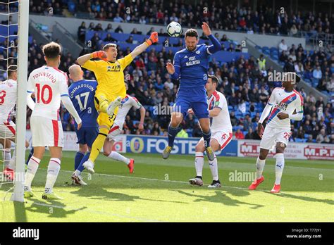 Crystal Palace Goalkeeper Vicente Guaita Saves Hi Res Stock Photography