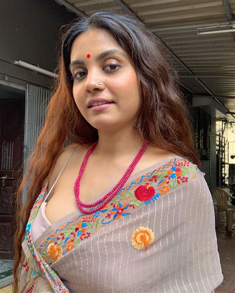 Monalisa Bengali Boudi On Twitter Saree Me Kaisi Lag Rahi Hai