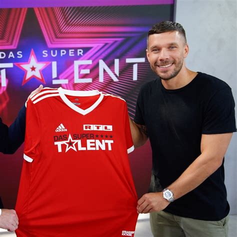 Nach nur einem tag müssen die dreharbeiten für die neue staffel von das supertalent schon wieder unterbrochen werden. RTL-Transfercoup: Lukas Podolski wird "Supertalent"-Juror ...