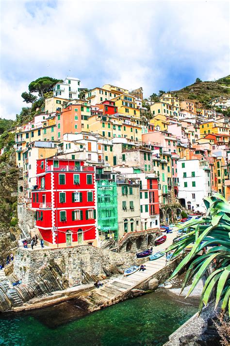 23 Amazing Places You Must Include On Your Italian Road Trip Hand