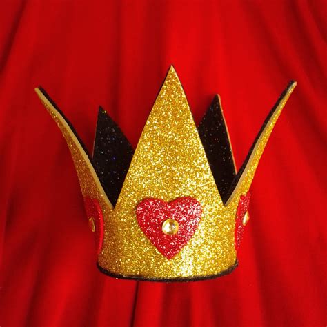 This week we celebrated the queen's birthday. Queen of Hearts Sparkle crown, Tim burton style, mini crown, Alice in Wonderland, hal… | Alice ...