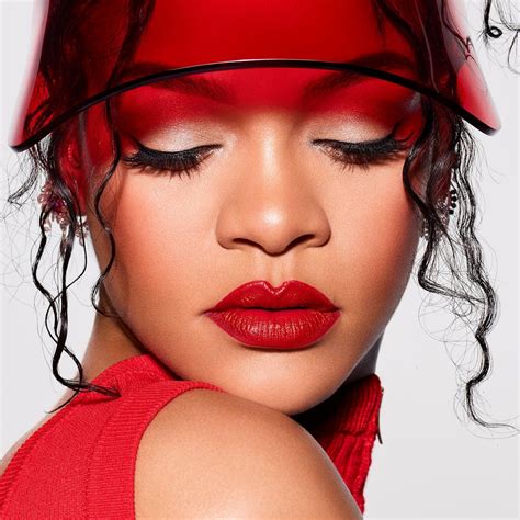 Rihanna Shows Off Her Glowing Skin As She Promotes Fenty Beauty Artofit