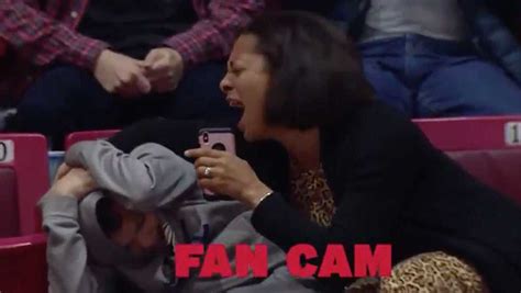 Viral Video Mom Rocks Out To Kelly Clarkson On Fan Cam Embarrasses Son