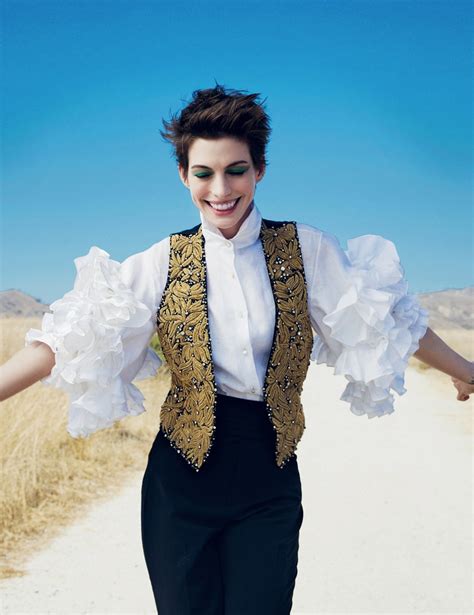 Anne Hathaway For American Vogue By Annie Leibovitz Sidewalk Hustle