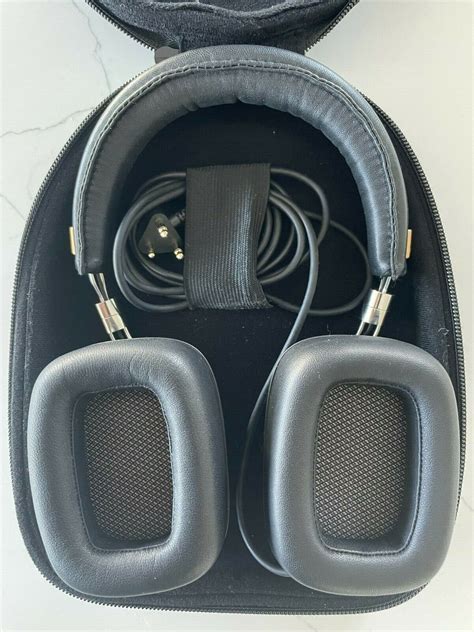 Emirates Bowers And Wilkins E1 Headphones Based On The B And W P7 S Ebay