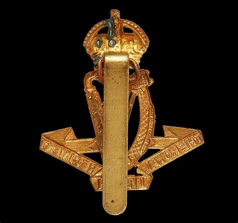Royal Irish Regiment Cap Badge British Badges And Medals