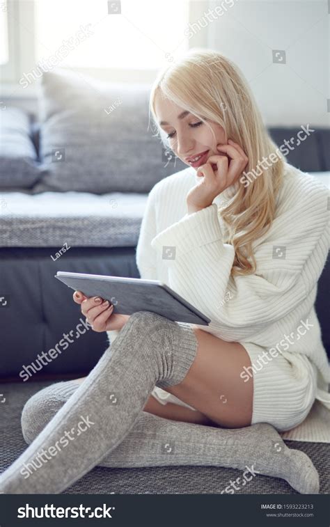 1 007 Imágenes De Blonde Knee Socks Imágenes Fotos Y Vectores De Stock Shutterstock