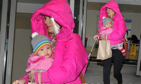 Rachel riley was born on january 11, 1986 in southend, essex, england. Rachel Riley is every inch the doting mum as she carries baby daughter Maven | Daily Mail Online