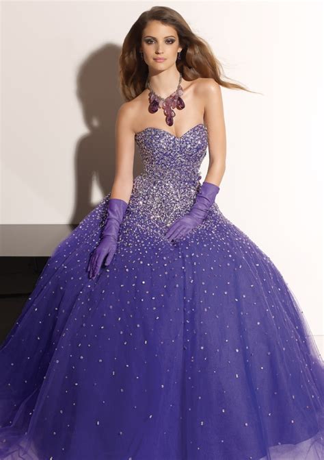 This purple wedding dress is made with gorgeous bridal organza. Wedding Lady: Purple Wedding Dress Ideas