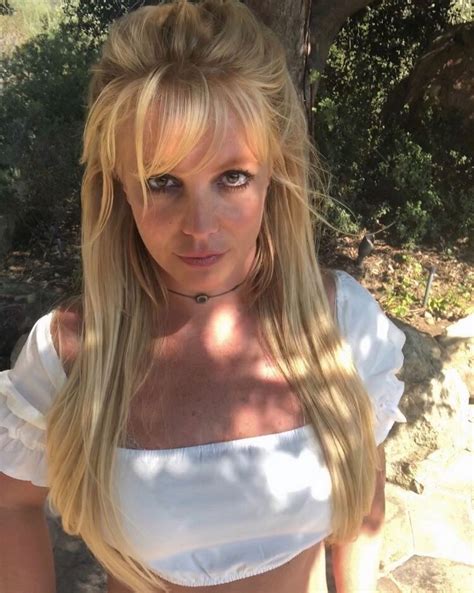Britney Spearss Tits In Deep Cleavage 11 Selfies The Fappening Free