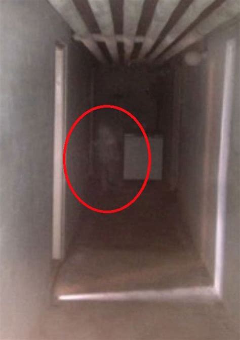 Ghost Photo Roundup Investigating The Internets Weirdest Paranormal