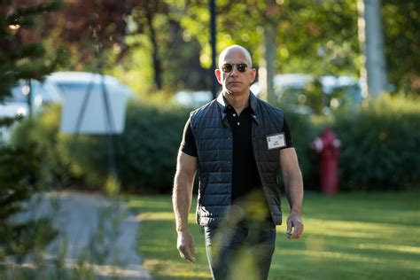 Jeff bezos is now at the top on the list of the richest with an estimated net worth of $183.8 billion. Jeff Bezos' net worth surpasses 100 billion dollars - The Verge