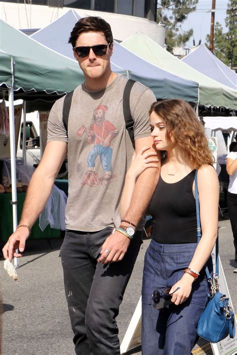 Joey king & boyfriend jacob elordi have fun at farmer's market | joey king shares bts video from kissing booth burger scene 05. Joey King with boyfriend Jacob Elordi at the Farmers ...