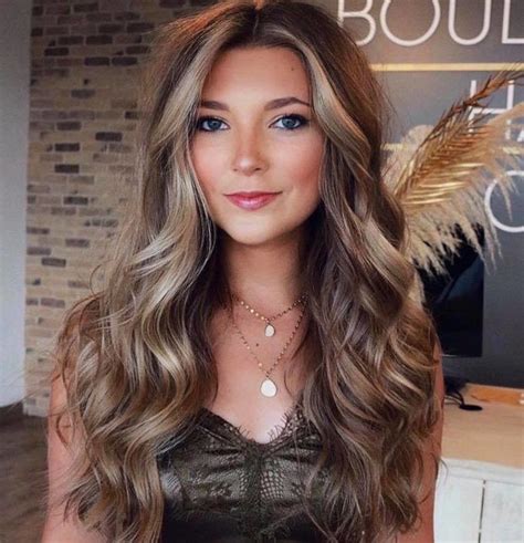 If you're looking for a subtle way to shake up your hair color for fall, put these ombre hair ideas on your list … can let … it's never too early (or too late) to think about a fall hair color change for 2019 … or just want a subtle change to. The Ultimate Hair Colors That Will Make You Look Younger | Fashionisers© - Part 3