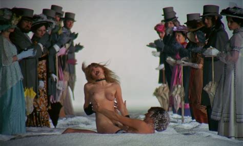 Katya Wyeth Nue Dans Orange M Canique