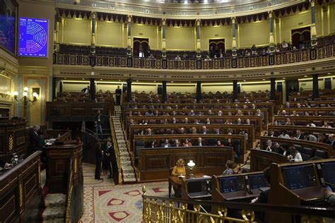 Toman posesión en el Congreso los sustitutos de los ministros del PSOE