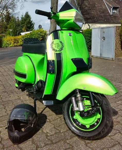 The ford focus rs made a wild return on the compact focus at the 2015 geneva motor show. Vespa: Ford Focus RS Grün Perlmutt