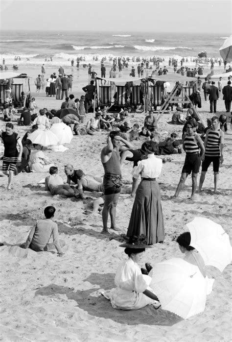 See Old Fashioned Swimsuits And What Else People Wore To The Beach 100