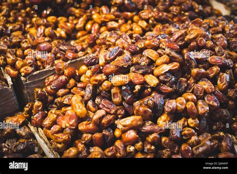 Pile Of Dates Dried Date Fruit Stock Photo Alamy