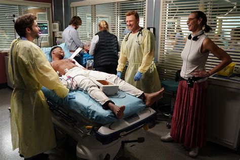 Grey S Anatomy Season Finale Photos Put On A Happy Face KSiteTV