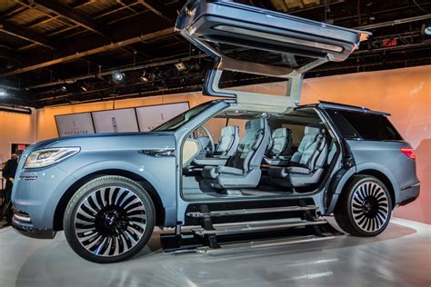 Lincoln Navigator Concept Opens Up For New York Auto Show Debut
