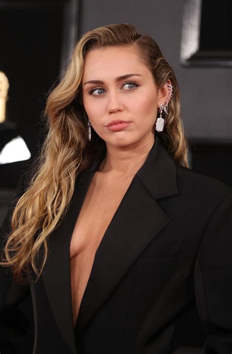 Red Carpet Pictures From The Grammy Awards 2019 Red