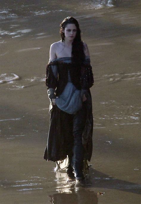 Kristen Stewart On The Set Of Snow White And The Huntsman Sept 29 07