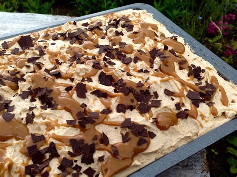 Zum schluss die restliche karamellmasse darüber glatt streichen und den kuchen 30 minuten backen. Karamell- Nuss- Kuchen (mit Bildern) | Karamellkuchen