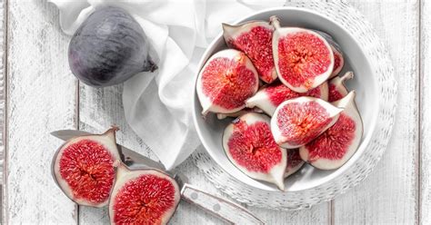 Drying Figs How To Dry Figs 5 Ways Moon And Spoon And Yum