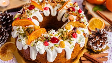 Dessert is about to be so much sweeter! 18 Last-Minute Christmas Cake Decorating Tips and Ideas | Recipes | Food Network UK