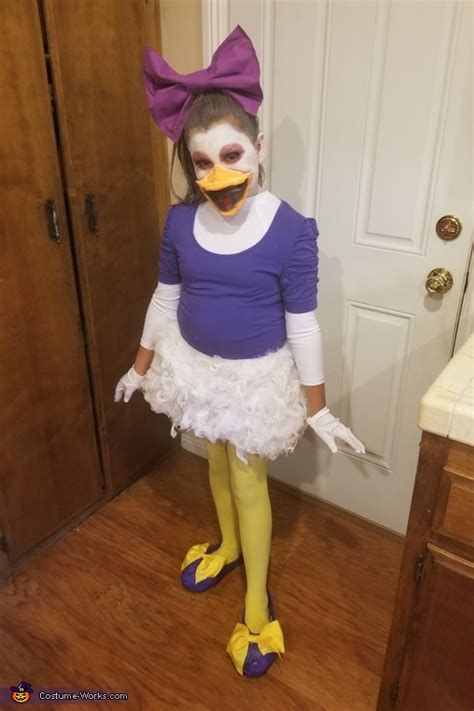 Daisy Duck Costume Diy I Ve Always Wanted To Run As Daisy Duck So I Felt Like This Was The