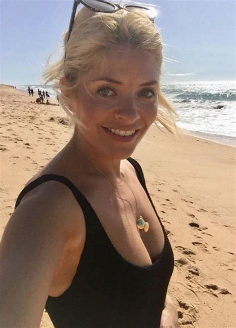 Holly Willoughby Barbados This Morning Beauty Strips To Bikini For