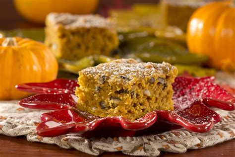 With only 90 calories per bar, this is the perfect dessert for thanksgiving or any fall occasion. Pumpkin Spice Bars | EverydayDiabeticRecipes.com