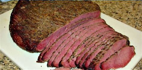 Brisket can be a rather large cut of meat, with a full brisket (sometimes known as a packer brisket) weighing between 10 and 14 pounds. Corned Beef - Was sind diese Gerichte und wie kocht man zu ...