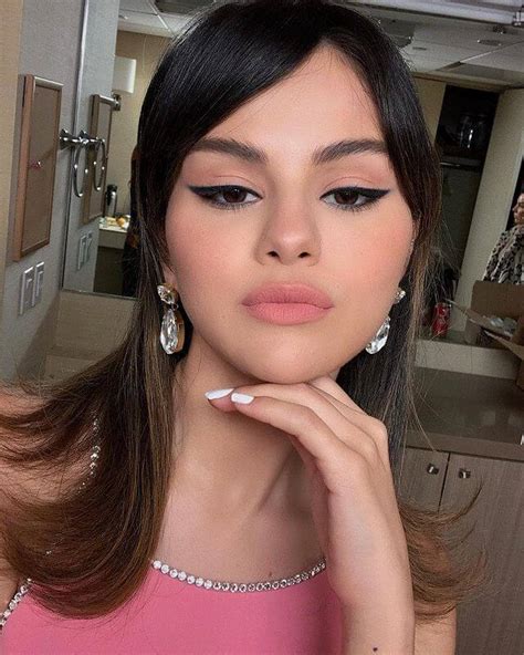 5 Selena Gomezs Best Makeup Looks You Can Try In A Tap Perfect