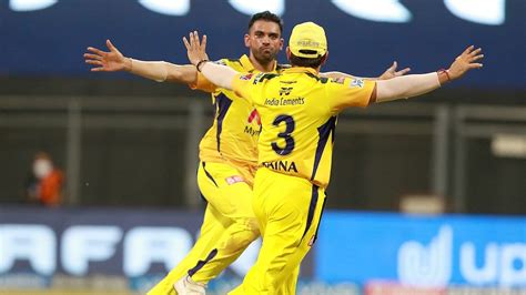 Table Toppers Csk To Take On Bottom Placed Srh In Delhi