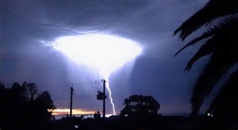 Wow Thats Apocalyptic Incredible Lightning Storm Off Adelaide