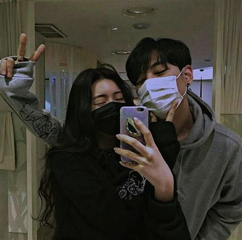 pin de sofhy gr en aesthetics parejas lindas novia coreana parejas adorables