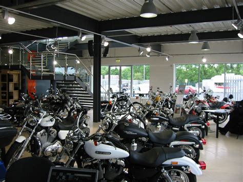 We know the freedom and adventure you'll find with the right motorcycle. BMW / Harley Davidson Showroom - RAL Architects