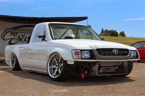 Drifting Toyota Hilux Is Simply Awesome