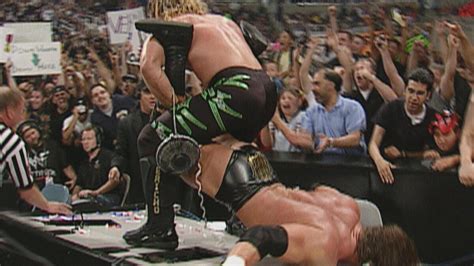Triple H Tears His Quad Raw May 21 2001 WWE