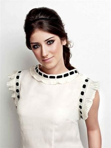 Hazal Kaya nın ikizi mi var Magazin Haberleri