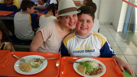 Pais São Convidados Para Almoçar Com Os Filhos Na Escola Colégio Ômega Santos