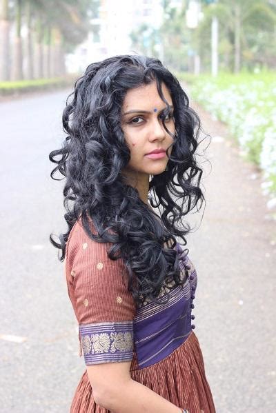 Best Indian Hairstyle For Curly Hair Female Hairstyles For Short Hair For Indian Wedding 25