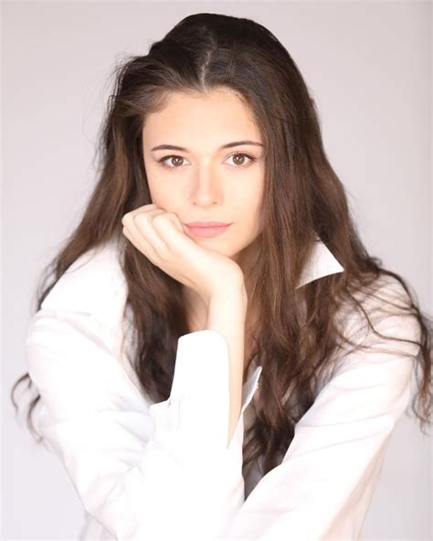 Picture Of Nicole Amber Maines