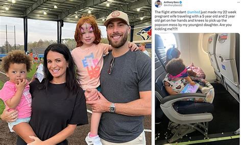 Daily Mail Uk On Twitter Blue Jays Pitcher Slams United Airlines For Making His Pregnant