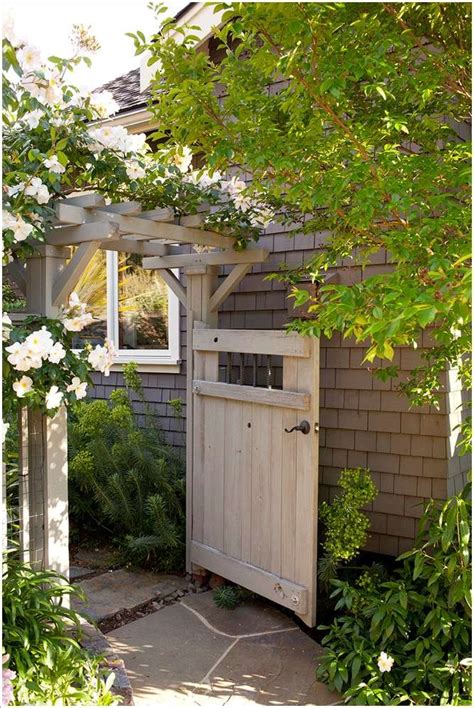 See more ideas about fence design backyard fences wood fence. 15 Fantastic Ideas to Decorate a Side Alley