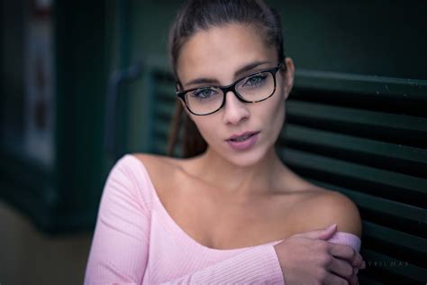 Face Woman Girl Glasses Model Wallpaper Coolwallpapersme